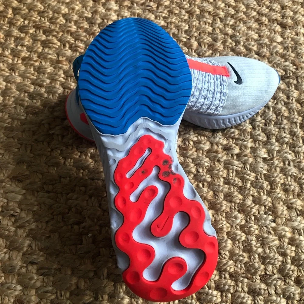 Nike Phantom Flyknit Running Shoe. 2021/22. Size 7.5